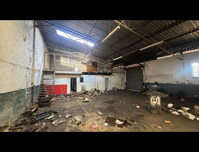 1,000M² WAREHOUSE TO LET IN PRETORIA WEST